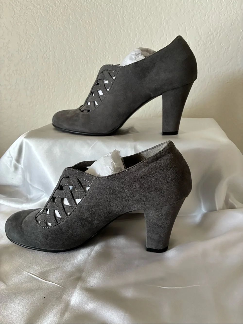 Aerosoles Gray Suede Woven Detail Heels